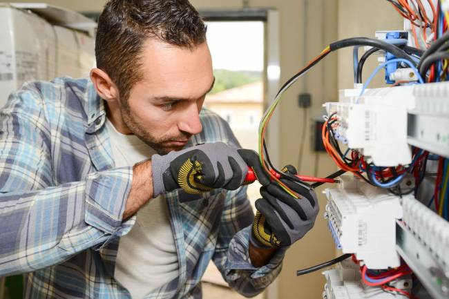How To Become An Electrician In Dubai