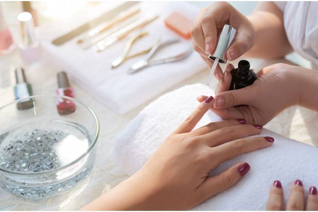 The Benefits of Using Nail Salon Booking Software for Both Salon Owners and Customers